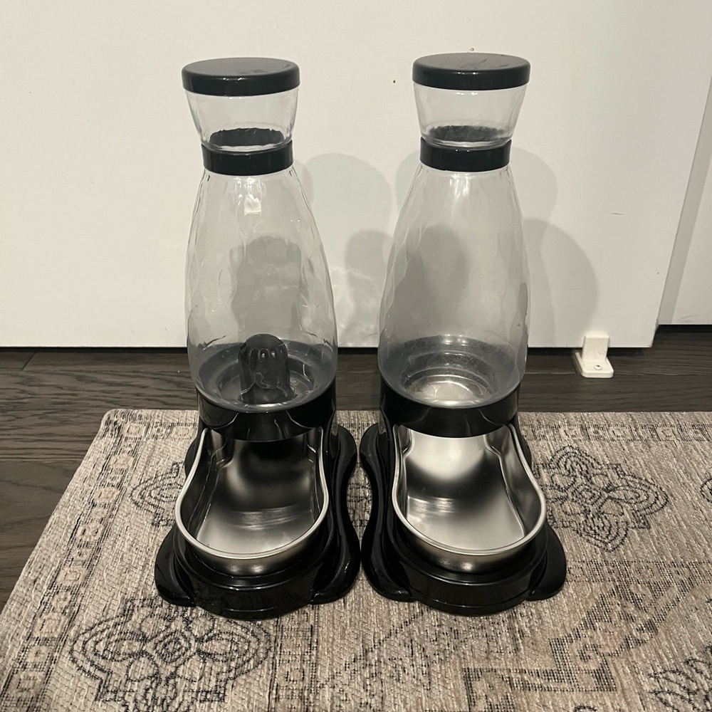 Whisker City® Fashion Gravity Cat Feeder & Waterer